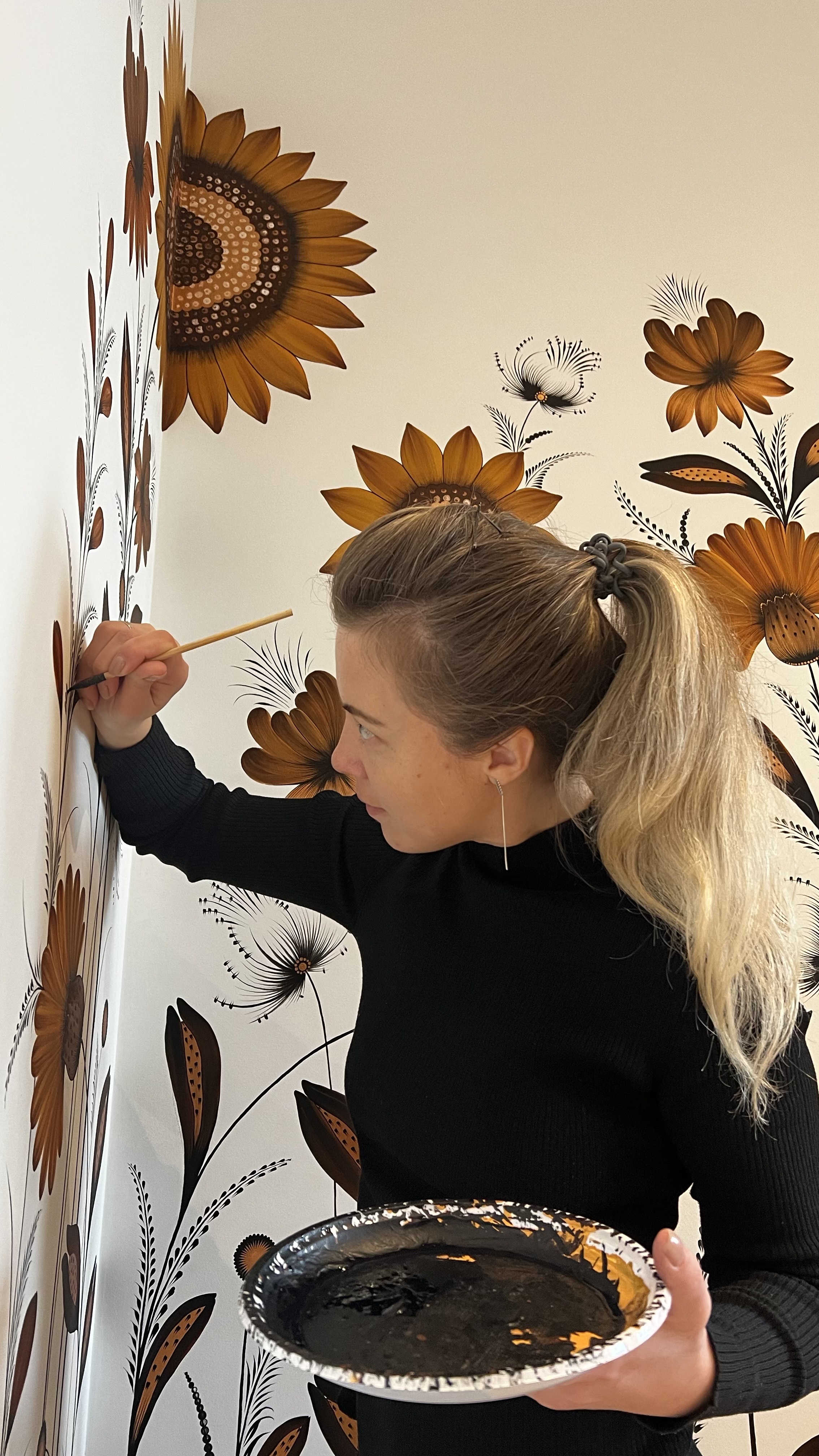 Porträt von Olena Gryshyna, der im Ukrainische Künstlerin, Malerin-Stil arbeitet (Chemnitz, Deutschland) Foto 3 von 3.