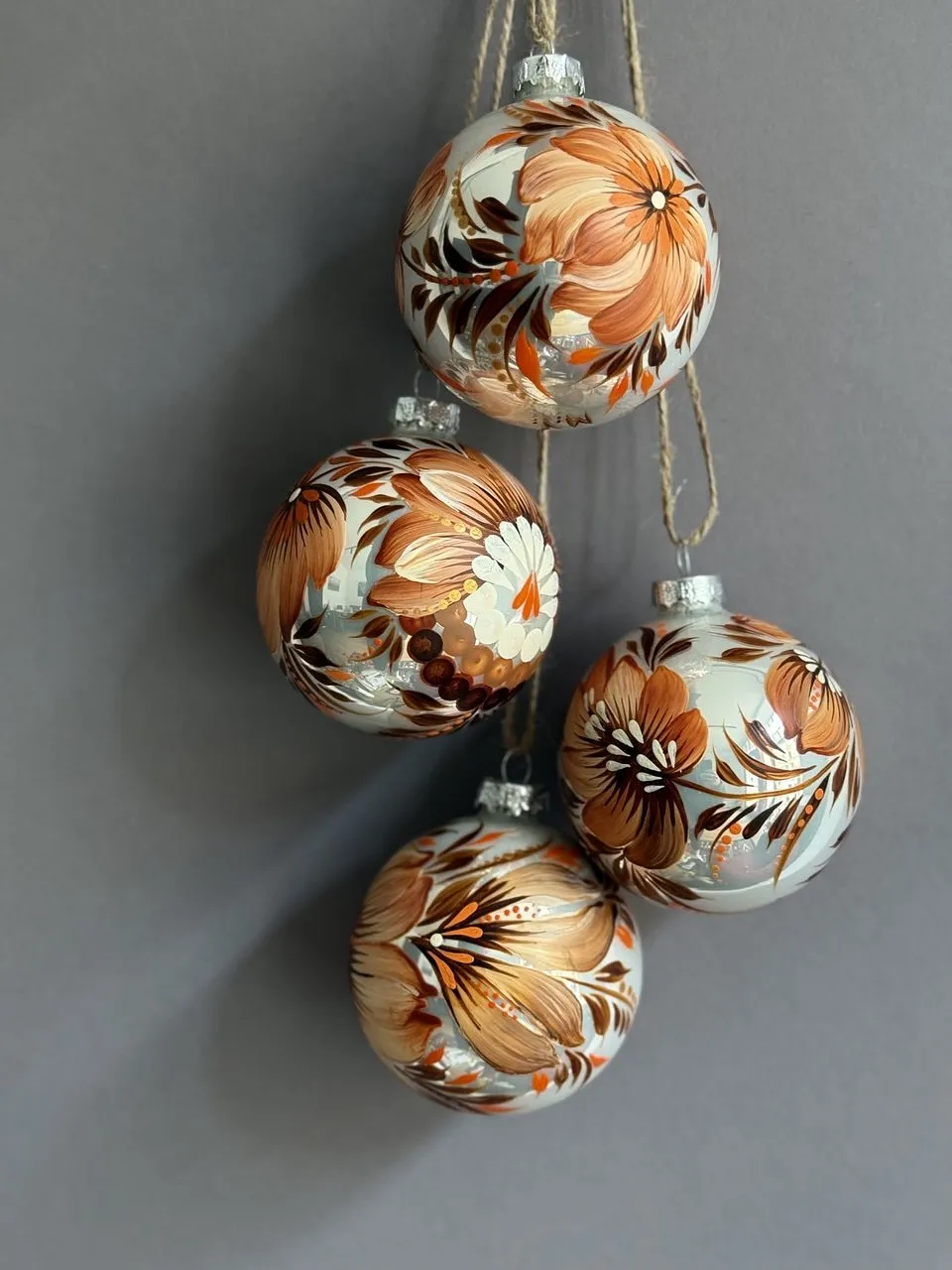 Bild von Set 5 von Olena Grishyna, Größe: d 8 cm, hergestellt aus Glas, Acryl, Lack, Weihnachtsschmuck Medium, aus Deutschland, zum Preis von €90