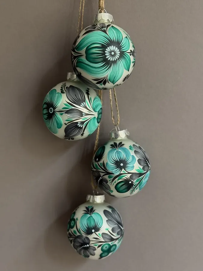 Image of Set 3 by Olena Grishyna, size: d 7,5  cm, made of glass, acrylic, varnish, Christmas ornaments medium, from Germany