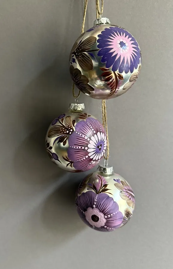 Image of Набір 8 by Olena Grishyna, size: d 8 cm, made of скло, акрил, лак, Christmas ornaments medium, from Німеччина, priced at €60
