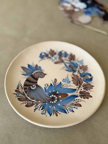 Bild von Azurglanz von Olena Gryshyna, Größe: d 23 см, hergestellt aus Keramik/Acryl, Keramik Medium, aus Deutschland, Teil der Blumen der Erinnerung Serie, zum Preis von €85 Foto 2 von 2.