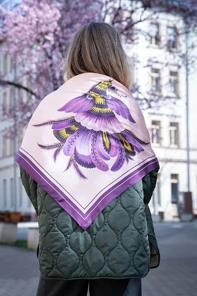 Bild von Mriia. Groß | 95x95 cm von Olena Gryshyna, Größe: 95х95 см, hergestellt aus Naturseide, Seidenschals Medium, zum Preis von €93 Foto 2 von 4.